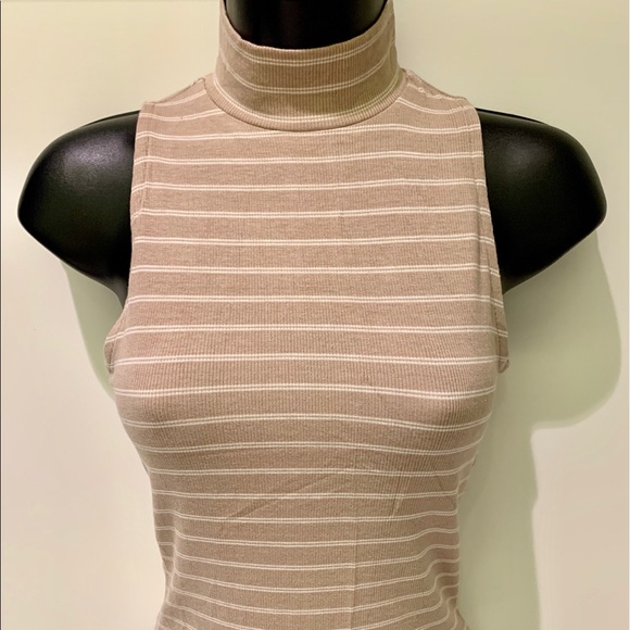 Cute crop top with tag on - Picture 1 of 2